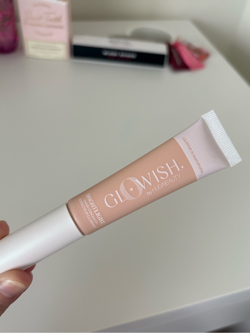 HUDA BEAUTY - Glowish Concealer - Porcelain